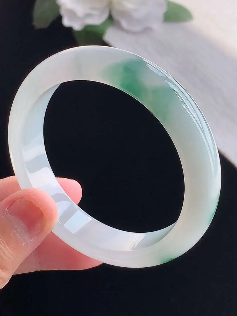 a货翡翠老坑冰种飘花正装正圈手镯52-53小圈口 尺寸52.3×11.8×7.6mm 重量47.68g 1014