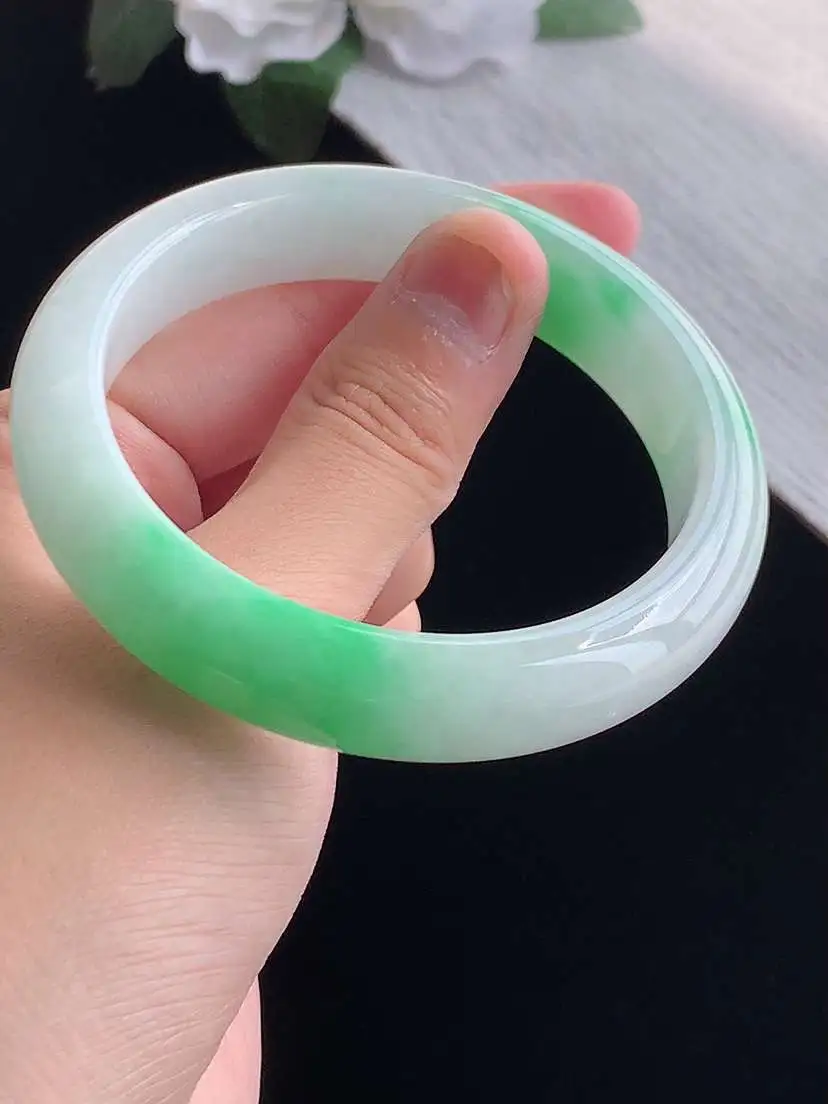 a货翡翠老坑冰种飘绿正装正圈手镯56-57圈口  尺寸56.5×12.6×8mm 重量59.38g 1014