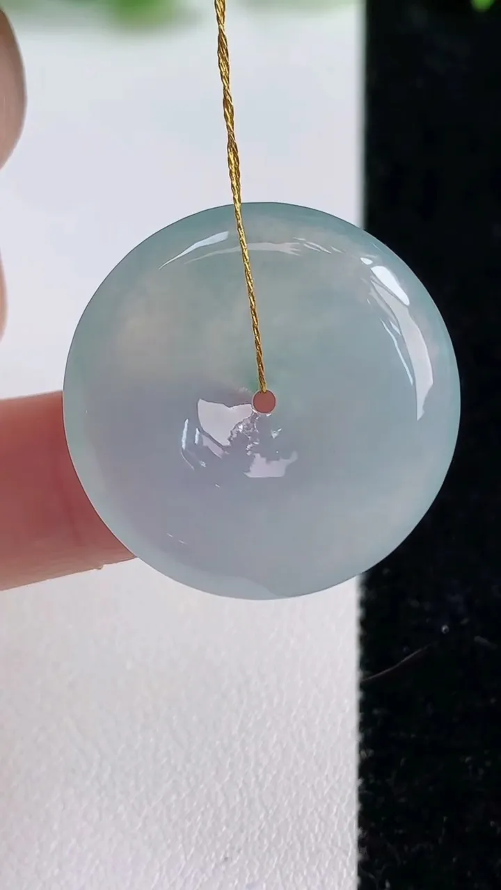 天然A货翡翠平安扣吊坠，尺寸27.2-5，重量:7.61g
10月15日