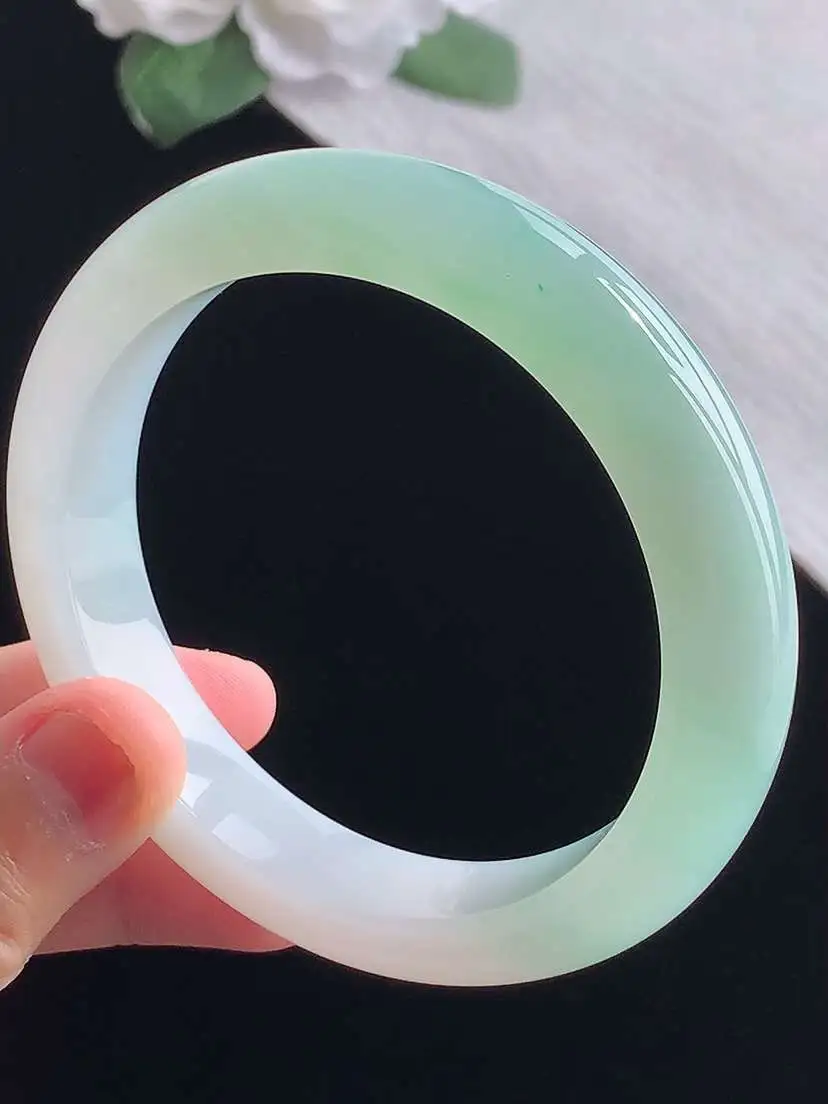 a货翡翠老坑冰种飘绿厚装正装正圈手镯59-60大圈口  尺寸59×12.4×9mm 重量69.00g