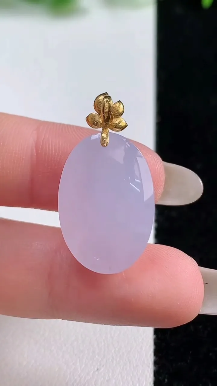 天然A货翡翠种紫罗兰蛋面吊坠，尺寸21.3-14.7-10.5，重量:5.89g
10月15日