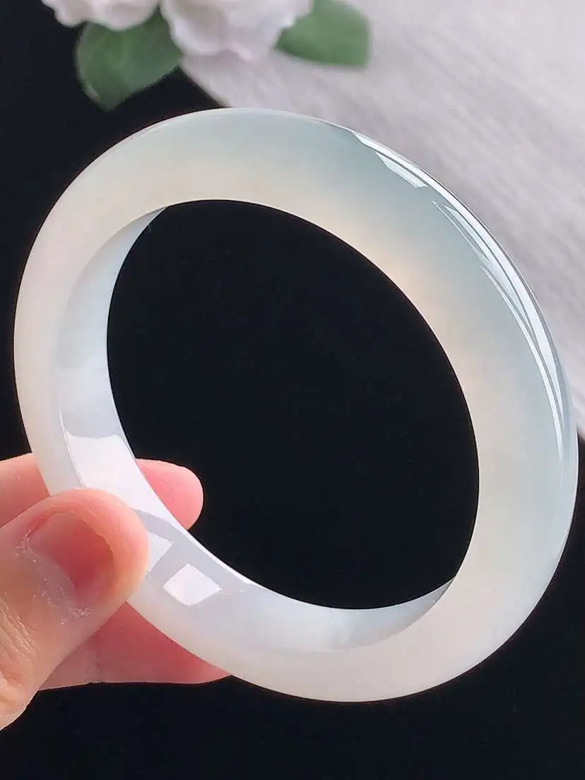 a货翡翠老坑冰种白月光正装正圈手镯56-57圈口  尺寸56.8×11.8×7.6mm 重量62.3