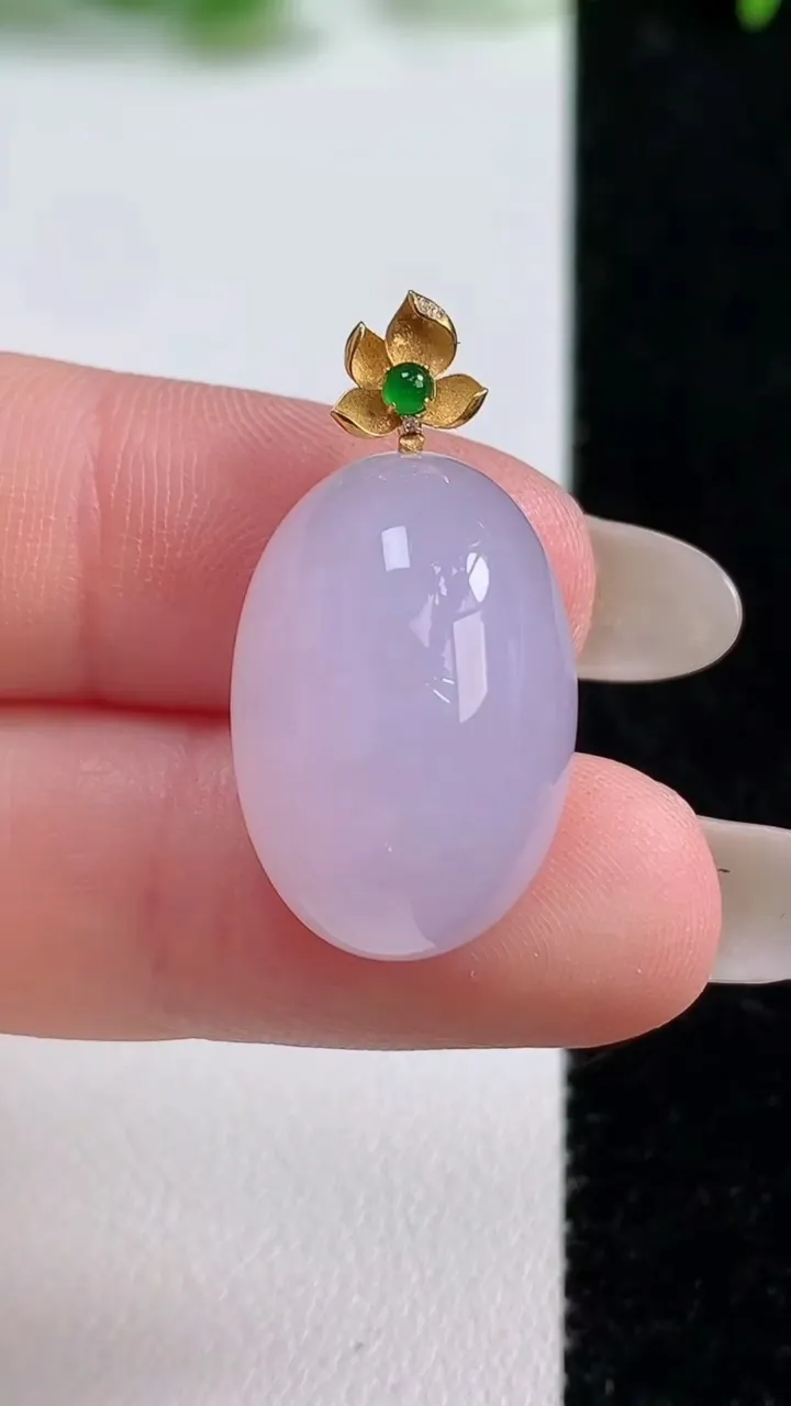 天然A货翡翠种紫罗兰蛋面吊坠，尺寸21.3-14.7-10.5，重量:5.89g
10月15日