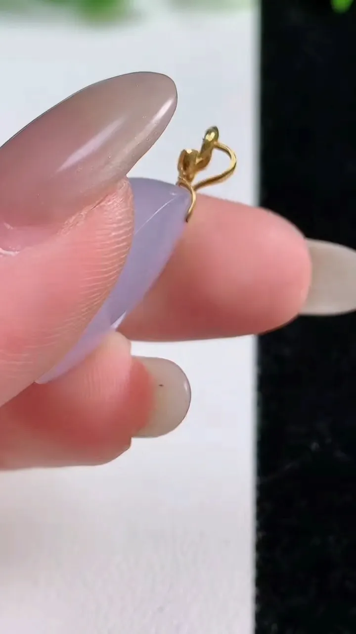 天然A货翡翠种紫罗兰蛋面吊坠，尺寸21.3-14.7-10.5，重量:5.89g
10月15日