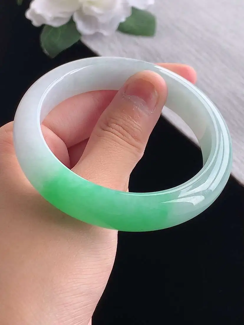 a货翡翠老坑冰种飘绿正装正圈手镯56-57圈口  尺寸56×12.5×8.3mm 重量58.96g 1014