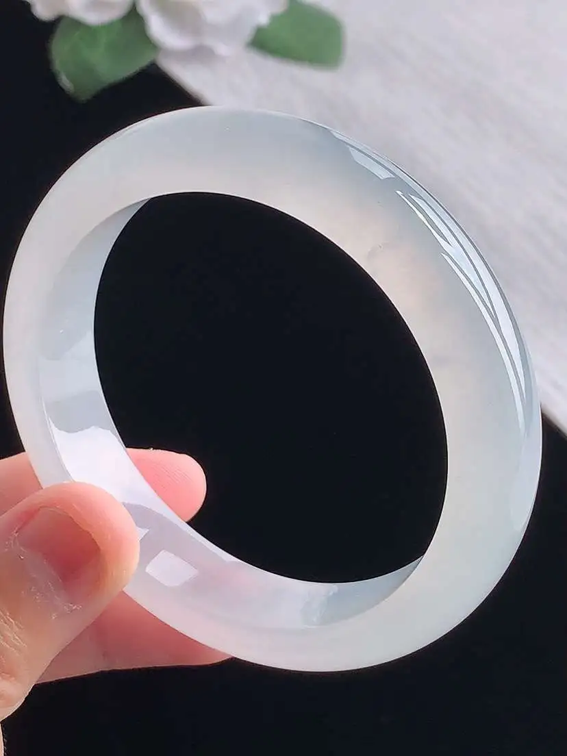 a货翡翠老坑冰种白月光正装正圈手镯54-55圈口  尺寸54.5×12.5×8mm 重量57.15g