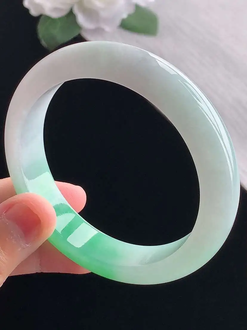 a货翡翠老坑冰种飘绿正装正圈手镯56-57圈口  尺寸56×12.5×8.3mm 重量58.96g 1014