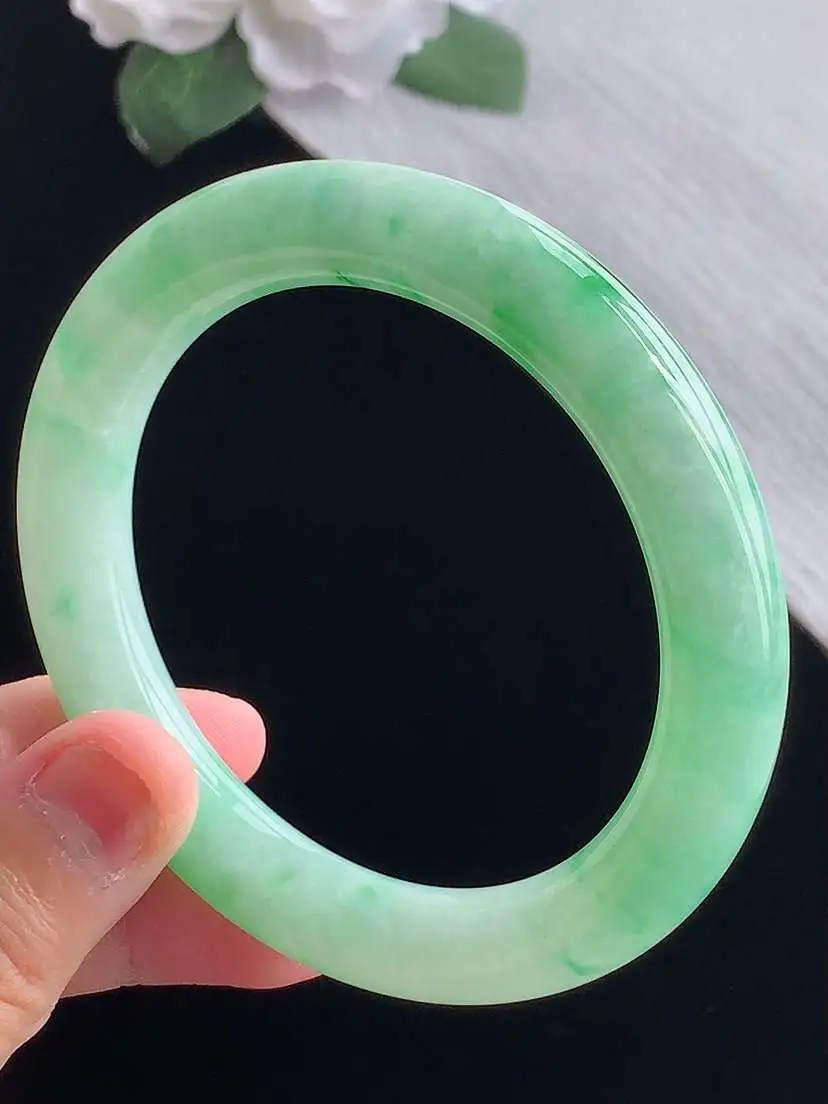 a货翡翠老坑冰种飘绿圆条手镯56-57圈口  尺寸56.8×10.6mm 重量61.52g 1014