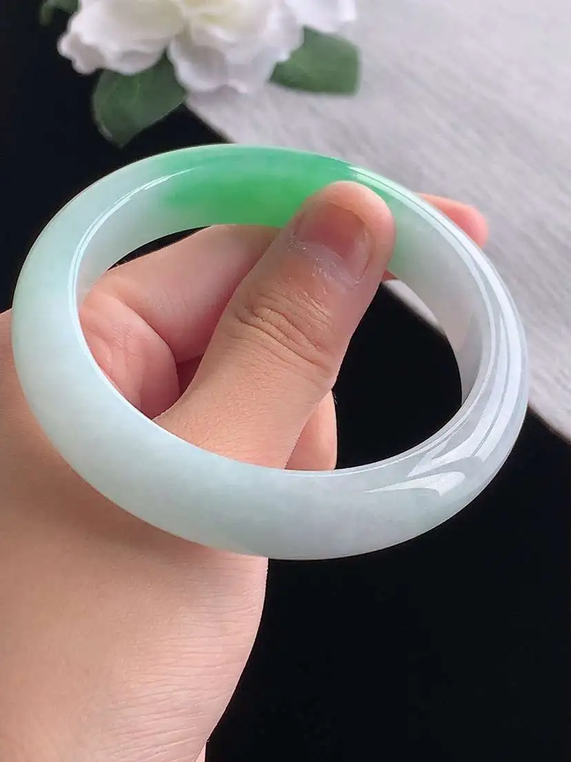 a货翡翠老坑冰种飘绿正装正圈手镯56-57圈口  尺寸56×12.5×8.3mm 重量58.96g 1014