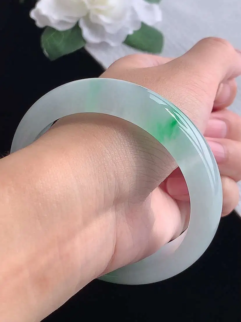 a货翡翠老坑冰种飘绿正装正圈手镯58-59圈口  尺寸58×15×8.2mm 重量69.48g 1014