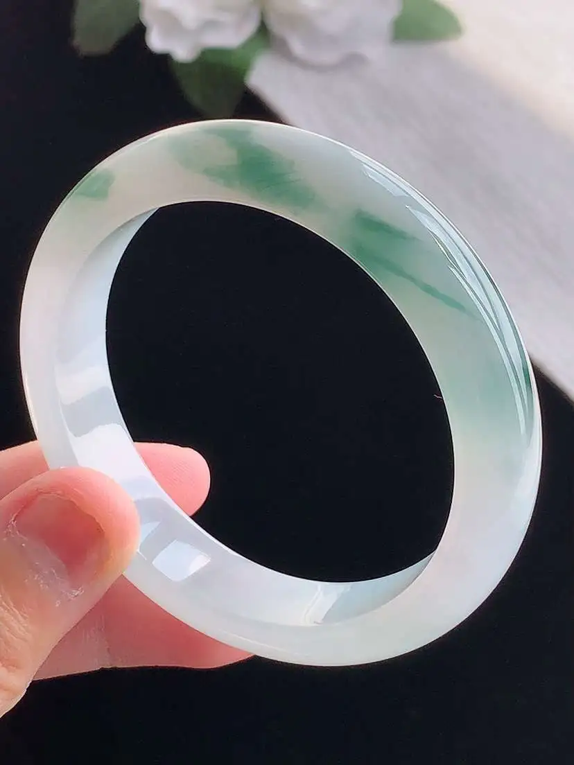 a货翡翠老坑冰种飘花正装正圈手镯52-53小圈口 尺寸52.3×11.8×7.6mm 重量47.68