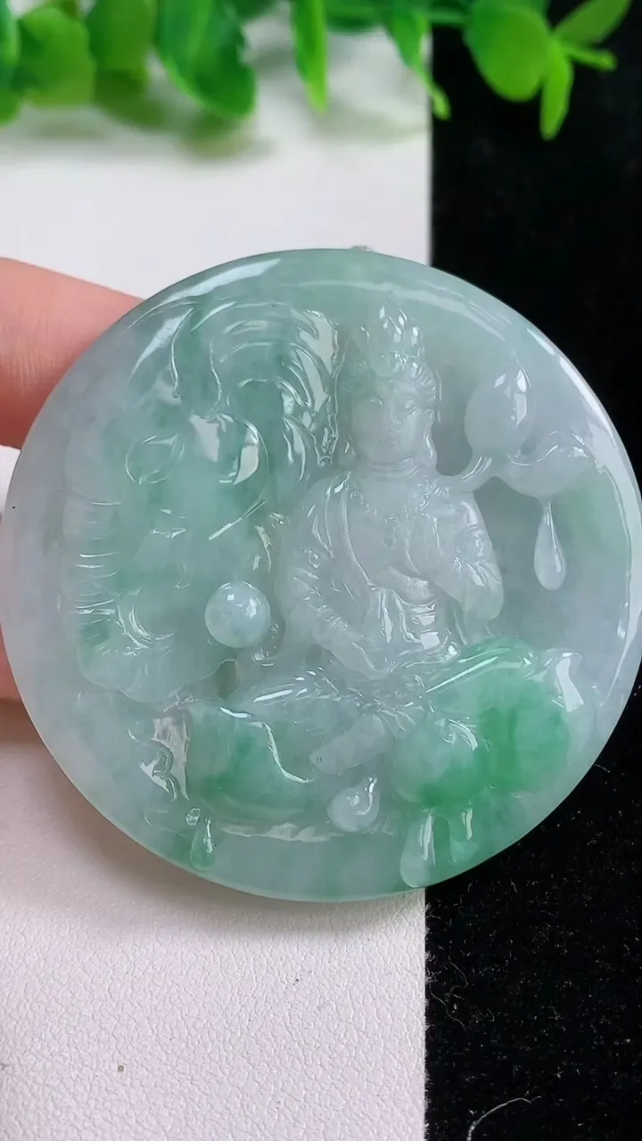 天然A货翡翠普贤菩萨吊坠，尺寸57-6.7，重量:40.68g
10月15日