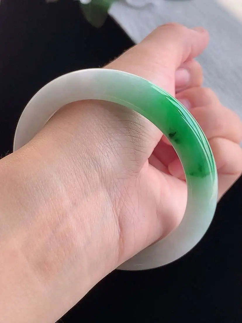a货翡翠老坑冰种飘绿正装正圈手镯59-60大圈口  尺寸59.4×11.8×8.8mm 重量61.12g 1014