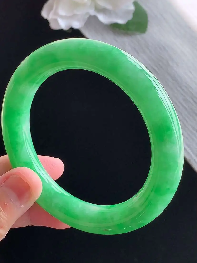a货翡翠老坑冰种满绿圆条手镯56-57圈口  尺寸56×10.6mm 重量67.30g 1015