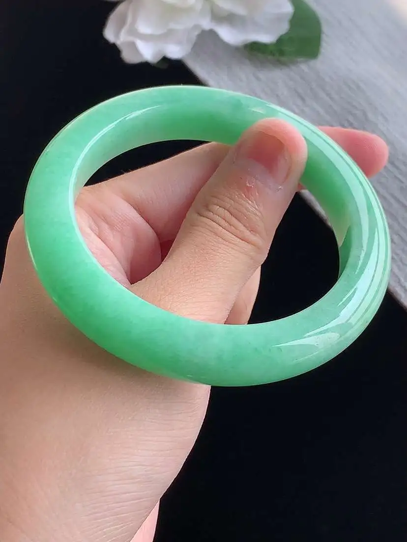 a货翡翠老坑冰种满绿正装正圈手镯56-57圈口  尺寸56.2×11.2×9.3mm 重量62.00g 1015