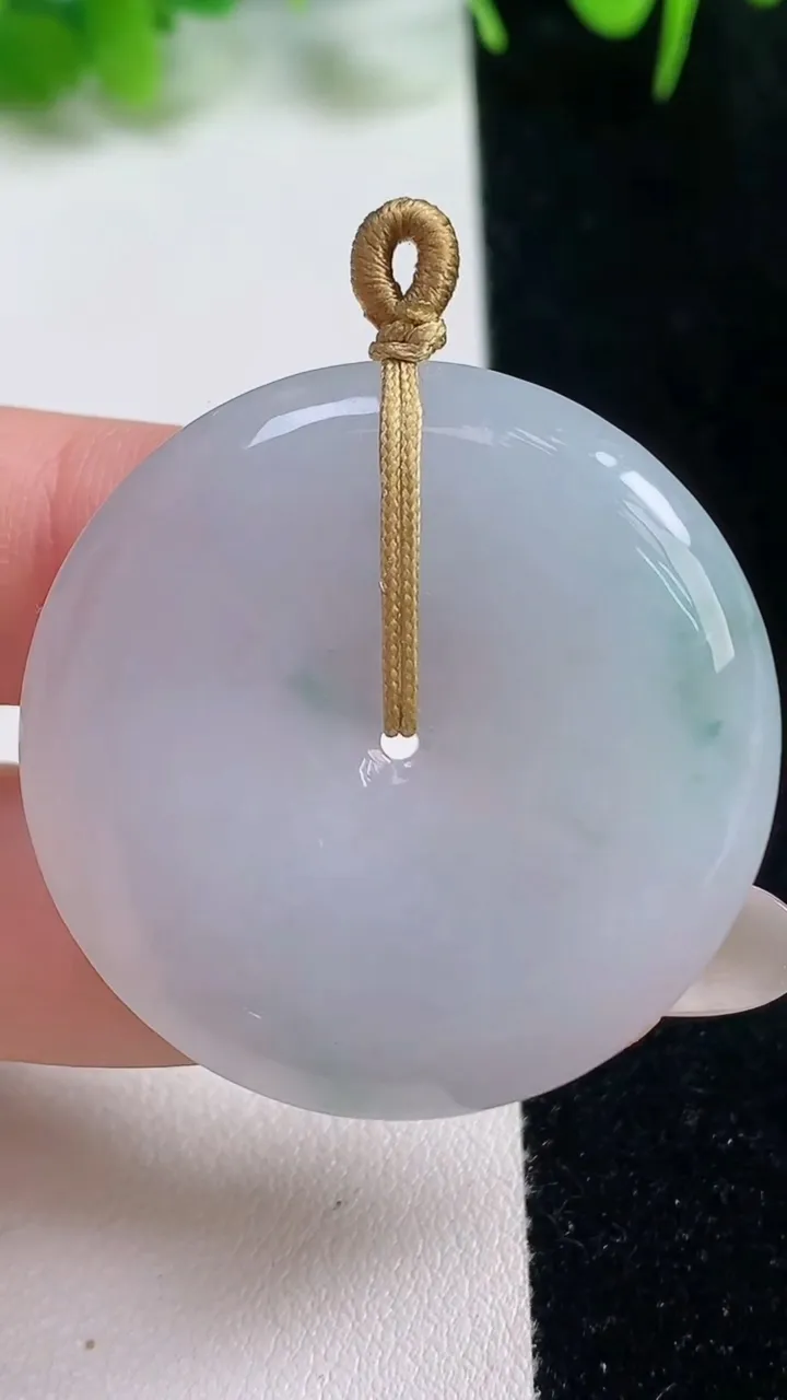 天然A货翡翠冰种飘花平安扣吊坠，尺寸37.3-5.7，重量:17.09g
10月16日
