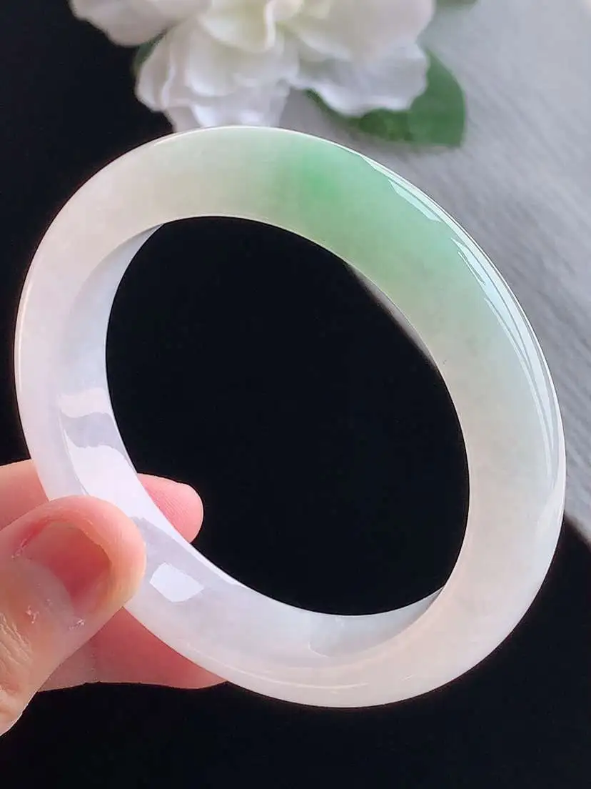 a货翡翠老坑冰种飘绿正装正圈手镯54-55圈口  尺寸54.8×12×8.8mm 重量59.30g 