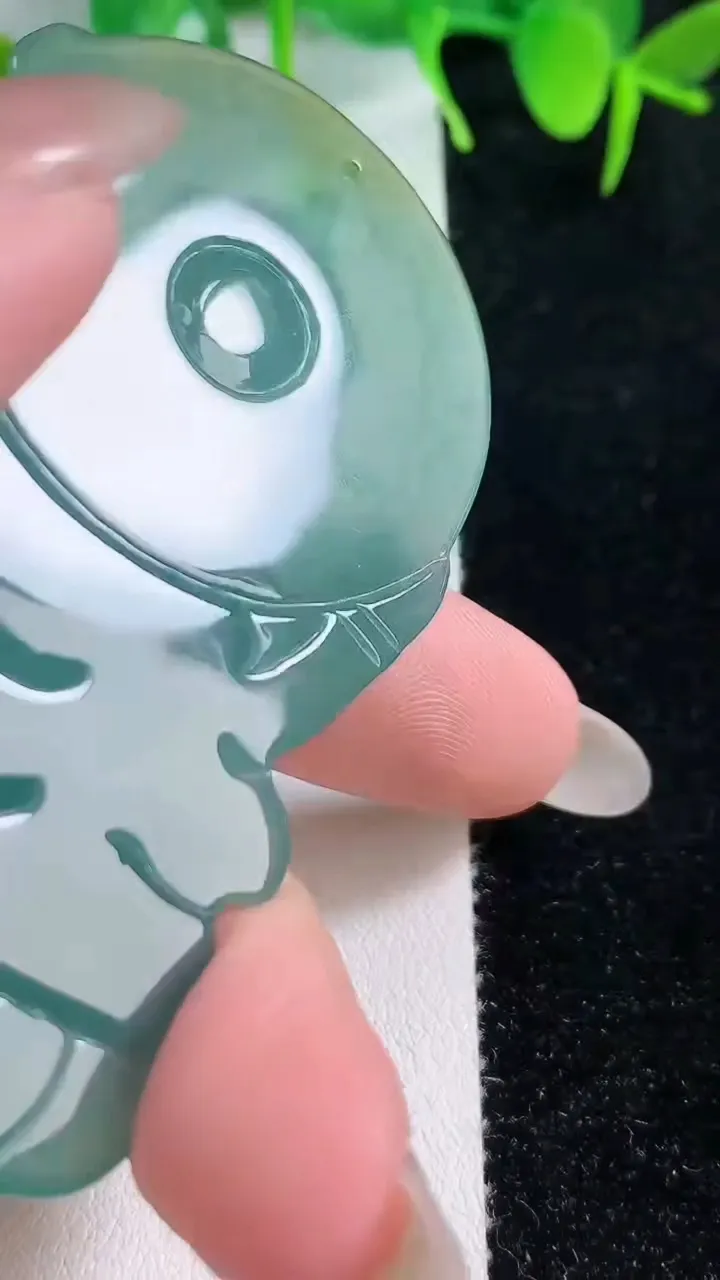 天然A货翡翠千手观音菩萨吊坠，尺寸 70-40-6.3，重: 31.36g
10月16日