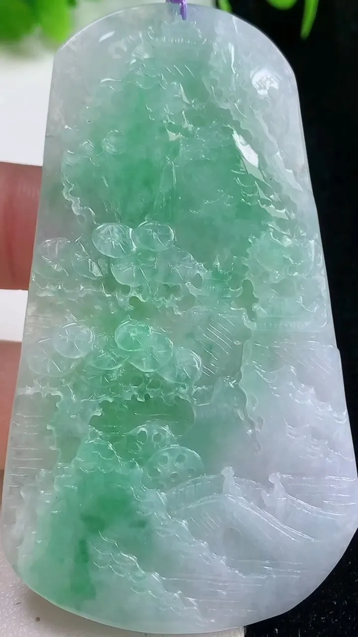 天然A货翡翠山水牌吊坠，尺寸72.5-40-5.7，重量:35.35g
10月16日