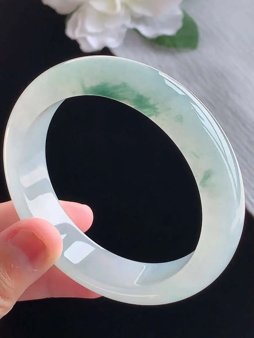 a货翡翠老坑冰种飘花正装正圈手镯56-57圈口  尺寸56.5×13.8×8.8mm 重量68.56