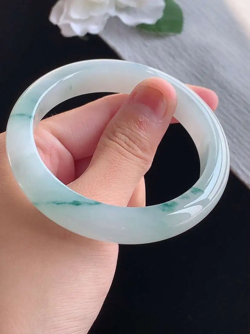a货翡翠老坑冰种飘花正装正圈手镯55-56圈口  尺寸55×11.8×8mm 重量52.63g 1015