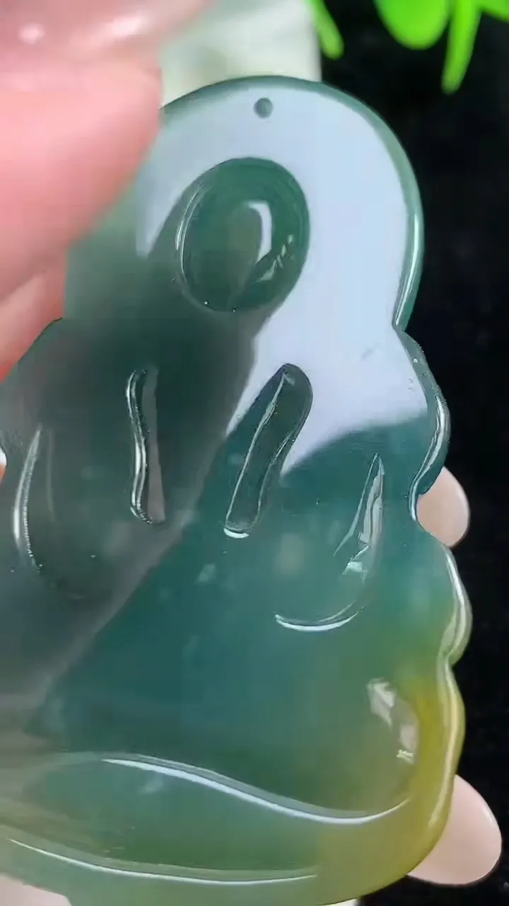 天然A货翡翠双彩蓝水度母观音菩萨吊坠，尺寸 58-35-8，重: 29.52g
10月16日