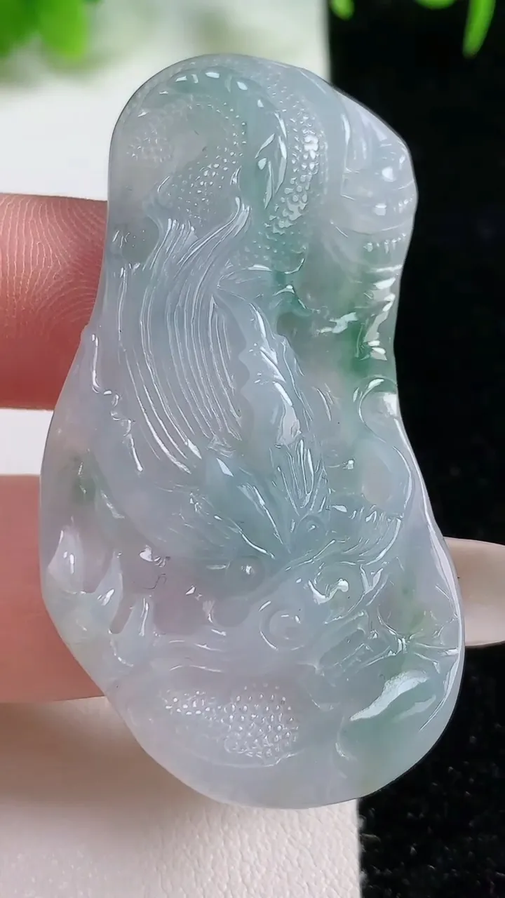 天然A货翡翠飘花龙牌吊坠，尺寸52-27.8-6.2，重:13.84g
10月16日