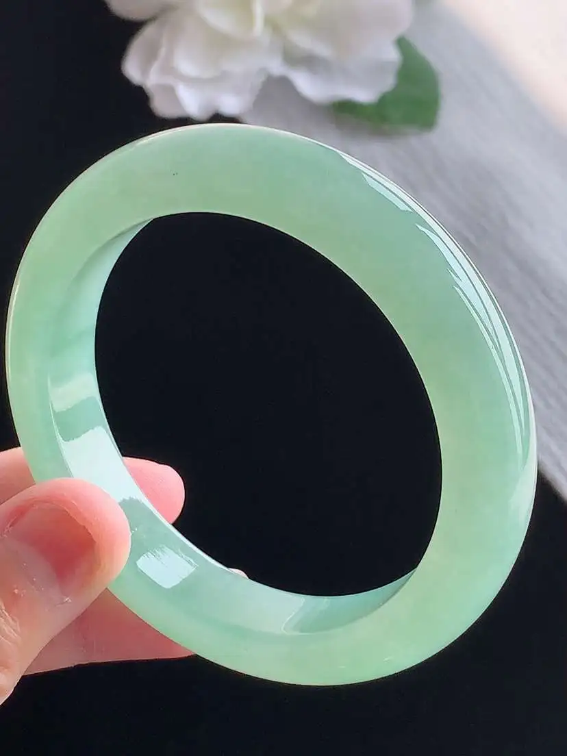 a货翡翠老坑冰种满绿正装正圈手镯54-55圈口  尺寸54.5×11.8×8.6mm 重量60.00g 1015