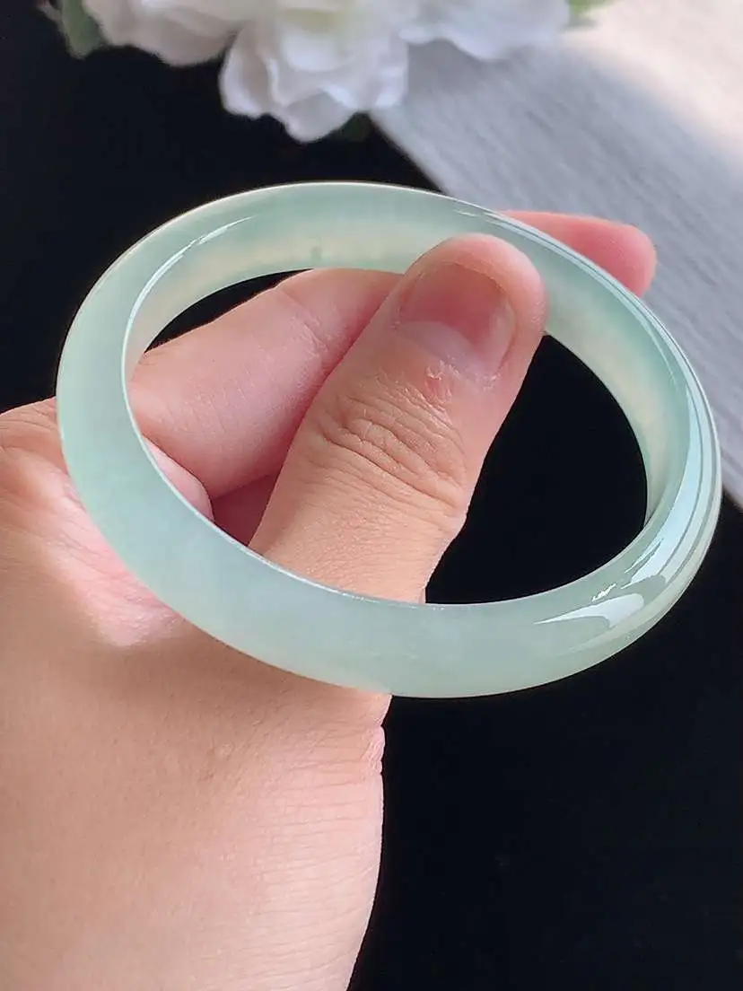 a货翡翠老坑冰种飘花贵妃手镯52-53小圈口 尺寸52×47×9.4×6.3mm 重量29.63g 1015