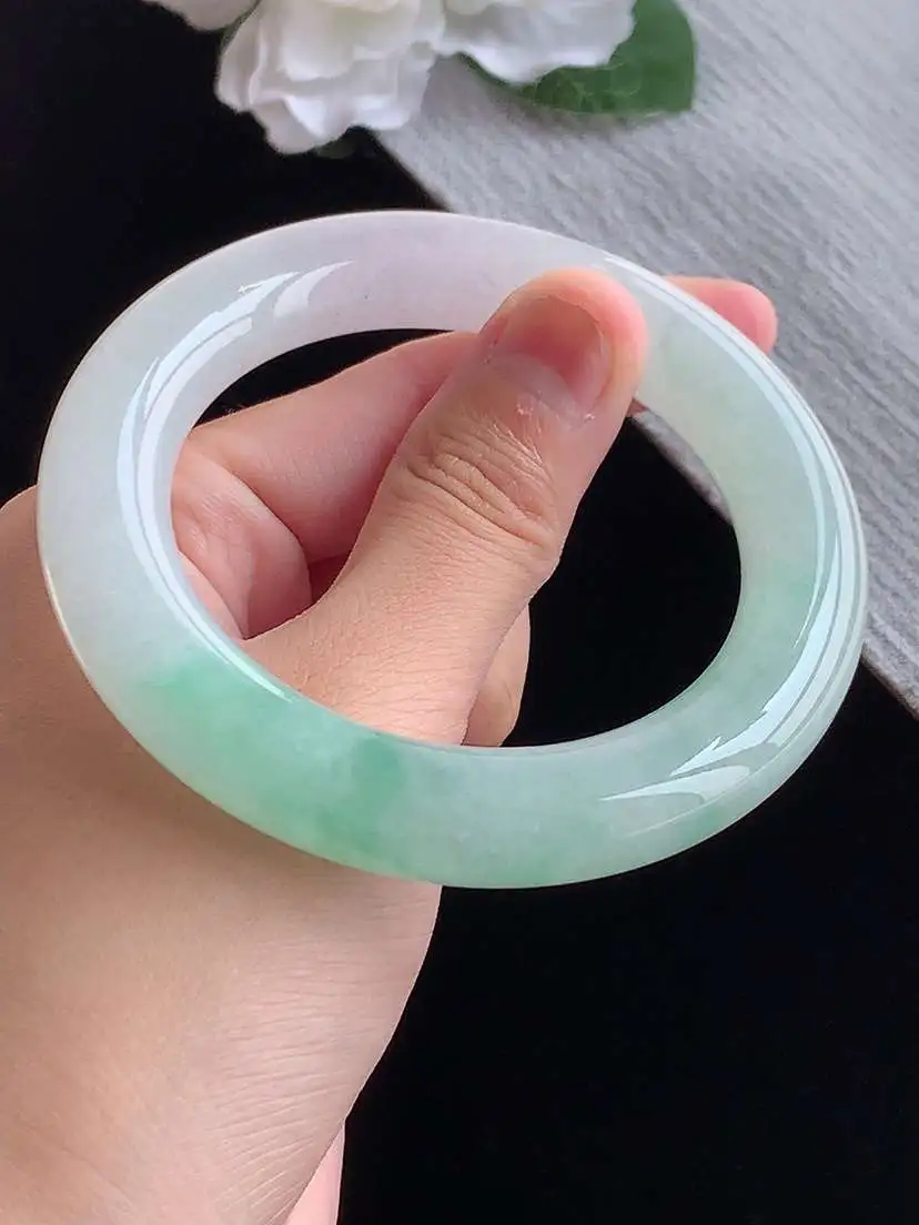 a货翡翠老坑冰种飘绿胖圆条手镯55-56圈口  尺寸55×12mm 重量78.56g 1015