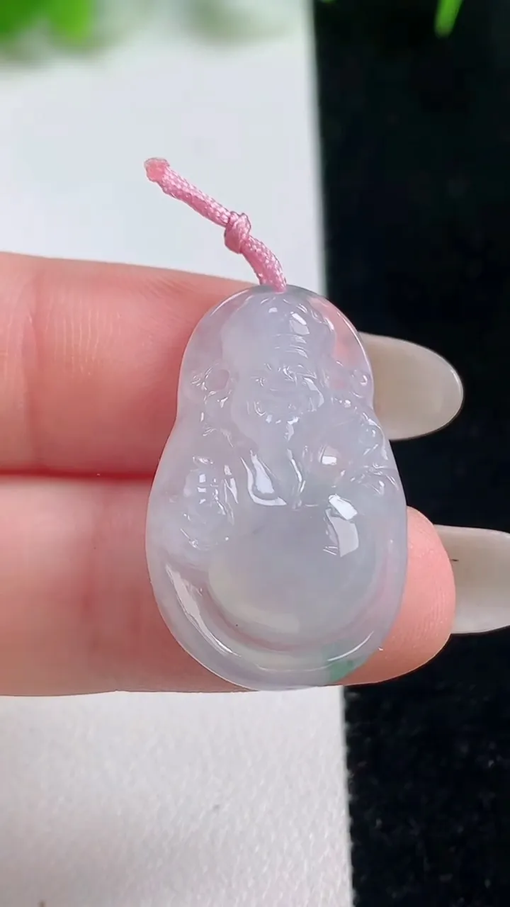 天然A货翡翠冰种飘花财神爷吊坠，尺寸27-16.6-5.8，重量:4.50g
10月16日