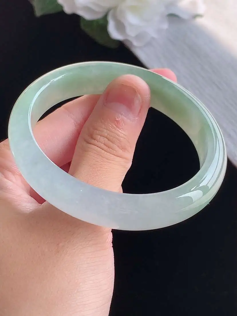 a货翡翠老坑冰种晴底贵妃手镯54-55圈口  尺寸54×47.5×12.3×7mm 重量44.20g 1015