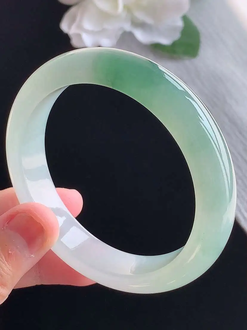 a货翡翠老坑冰种飘花正装正圈手镯55-56圈口  尺寸55×12×8mm 重量55.85g 1015