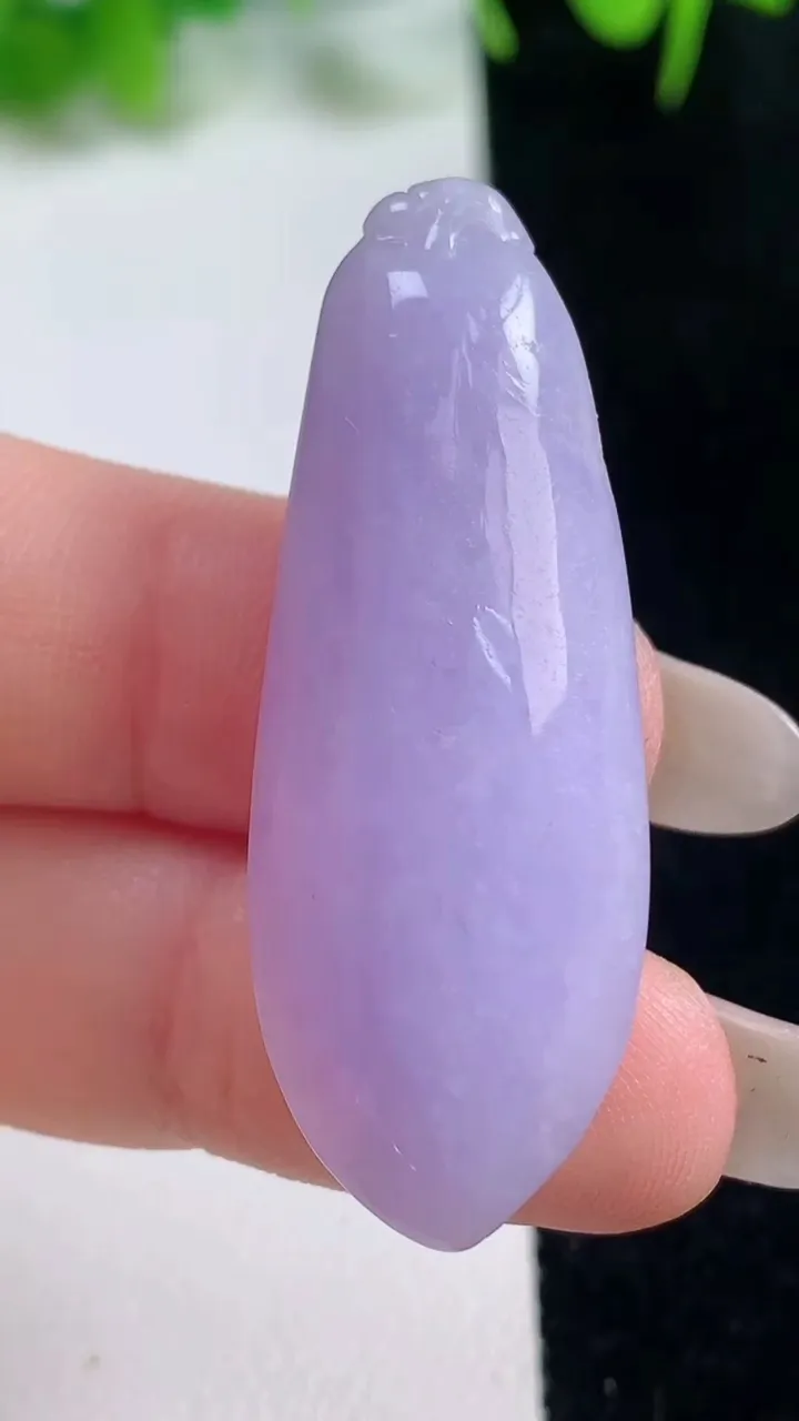 天然A货翡翠紫罗兰福瓜吊坠，尺寸42.5-16-9.4，重量:10.51g
10月16日