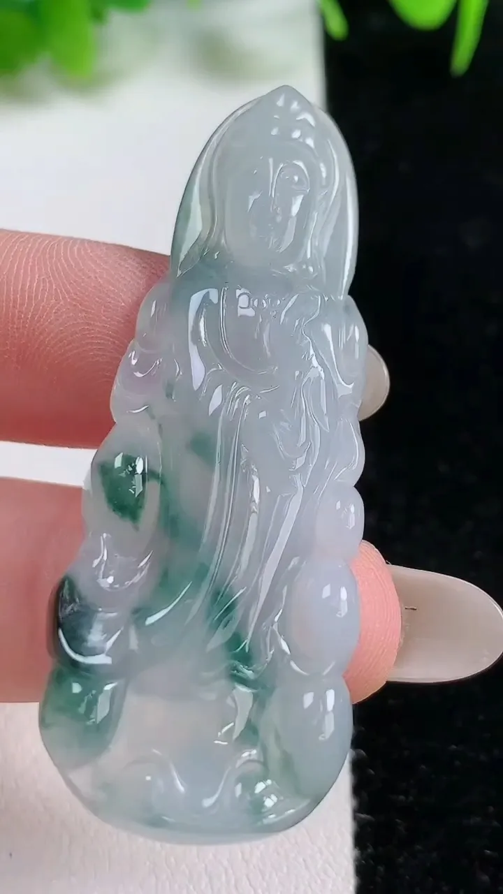 天然A货翡翠冰种飘花观音菩萨吊坠，尺寸53.2-20.1-4.1，重:8.24g
10月16日