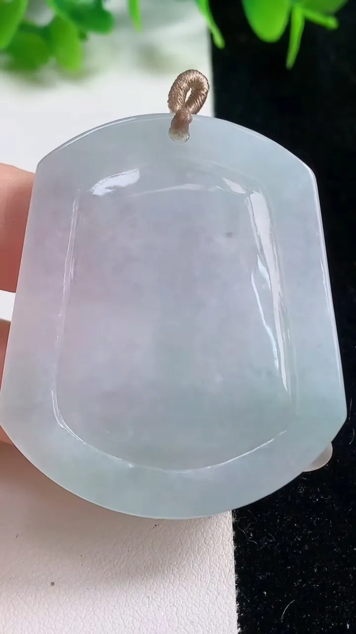 天然A货翡翠山水观音菩萨吊坠，尺寸52-43.8-5.6，重量:24.60g
10月16日