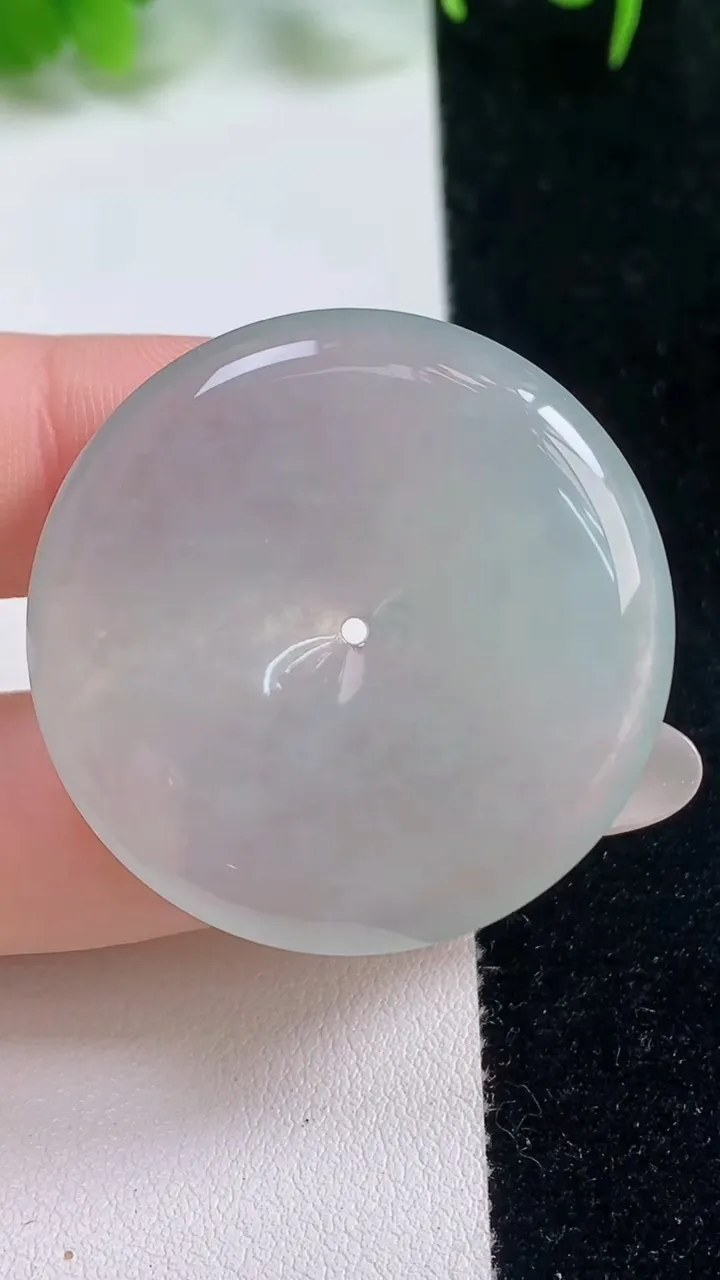 天然A货翡翠平安扣吊坠，尺寸36-5.6，重量:15.86g
10月16日