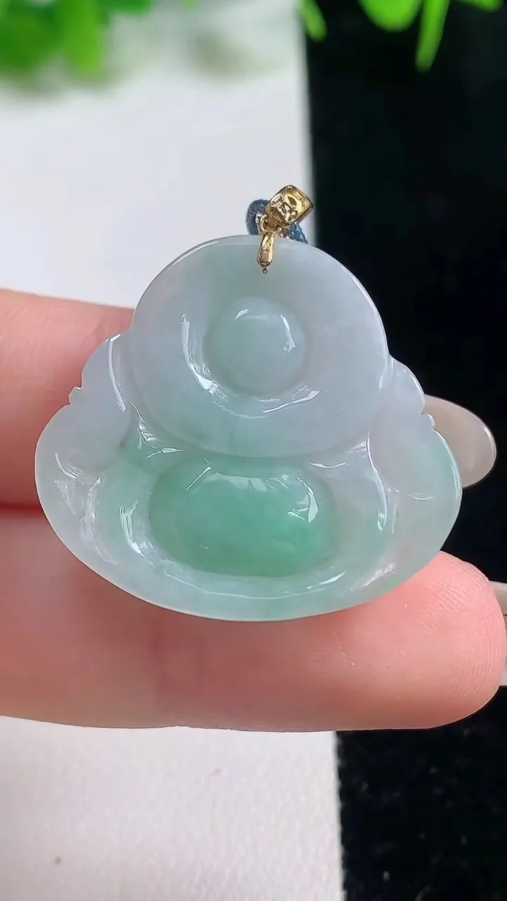天然A货翡翠佛公吊坠，尺寸26.4-28.4-5.7，重量:6.14g
10月16日