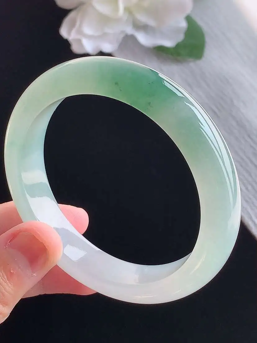 a货翡翠老坑冰种晴水正装正圈手镯55-56圈口  尺寸55×12.6×8.8mm 重量62.18g 