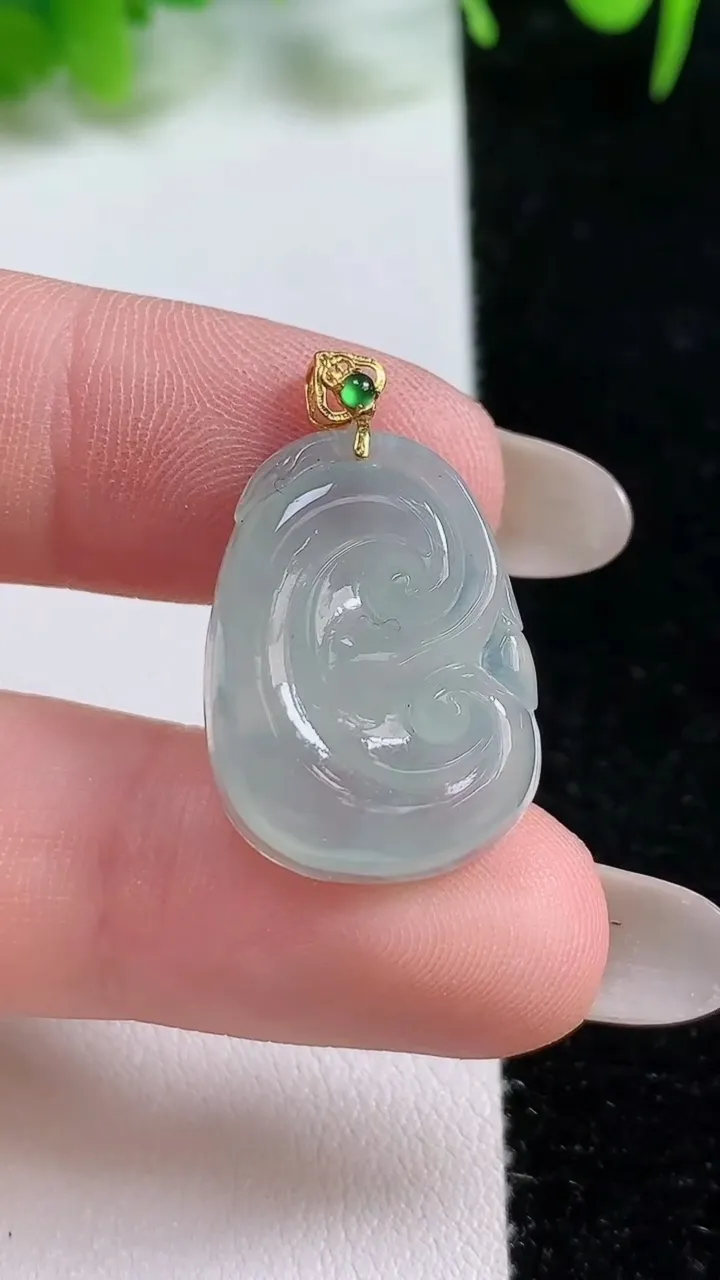 天然A货翡翠如意吊坠，尺寸25.9-16-4.1，重:4.22g
10月16日