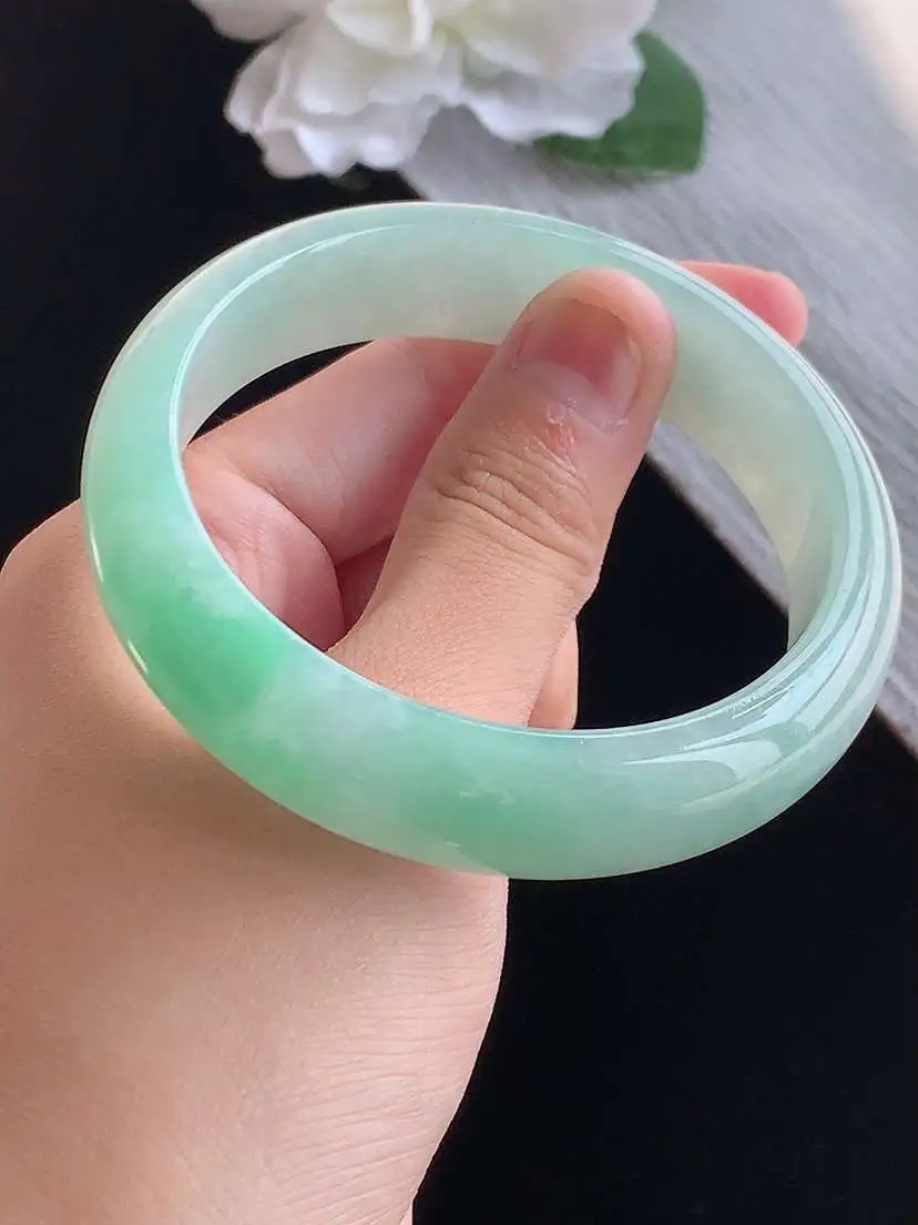 a货翡翠老坑冰种飘绿正装正圈手镯57-58圈口  尺寸57.5×15×7.5mm 重量66.18g 1015