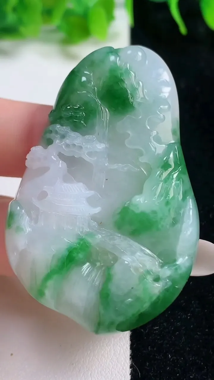 天然A货翡翠山水牌吊坠，尺寸 56.2-36.9-9，重: 33.69g
10月16日