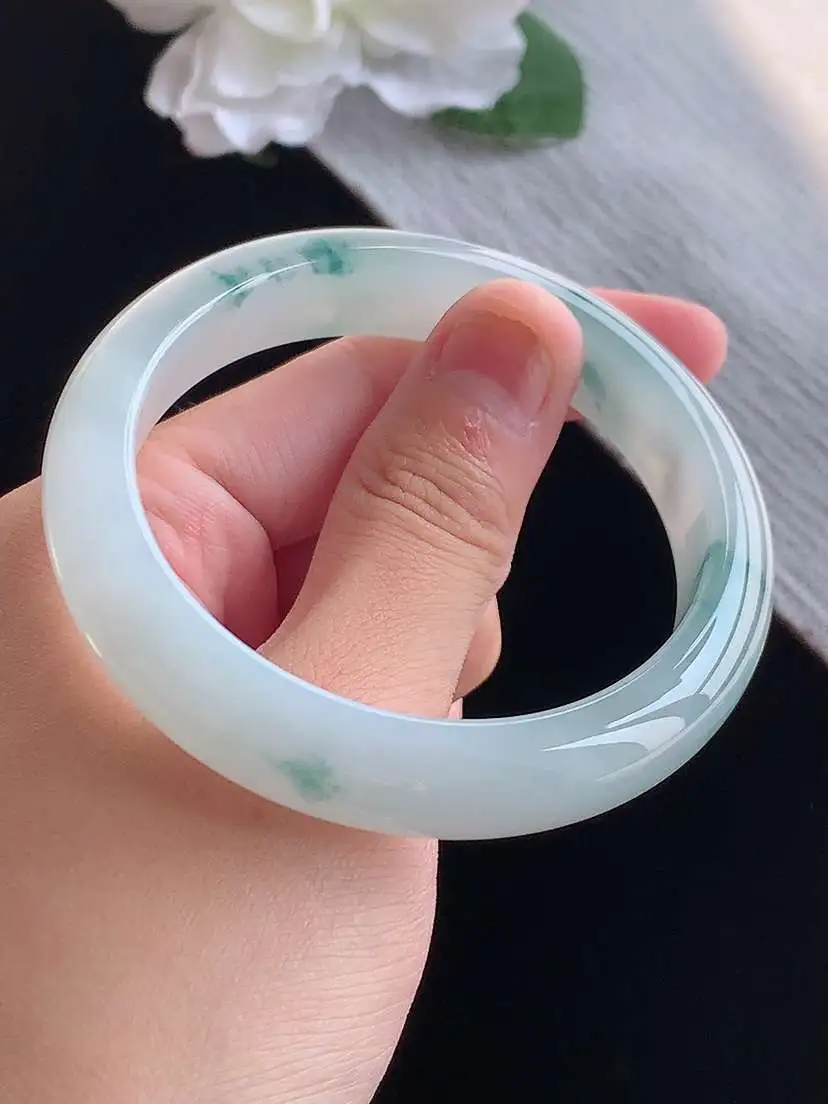 a货翡翠老坑冰种飘花正装正圈手镯55-56圈口  尺寸55×11.8×8mm 重量52.63g 1015
