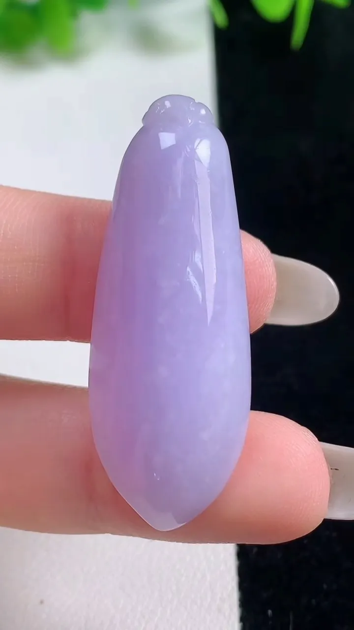 天然A货翡翠紫罗兰福瓜吊坠，尺寸42.5-16-9.4，重量:10.51g
10月16日