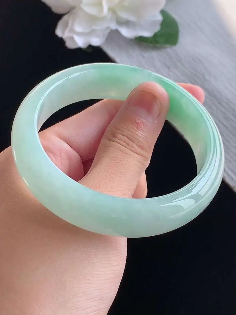 a货翡翠老坑冰种飘绿正装正圈手镯57-58圈口  尺寸57.5×15×7.5mm 重量66.18g 1015