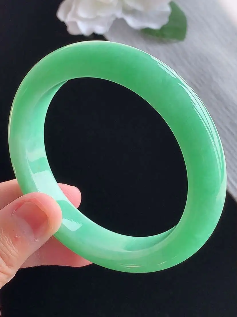 a货翡翠老坑冰种满绿正装正圈手镯56-57圈口  尺寸56.2×11.2×9.3mm 重量62.00