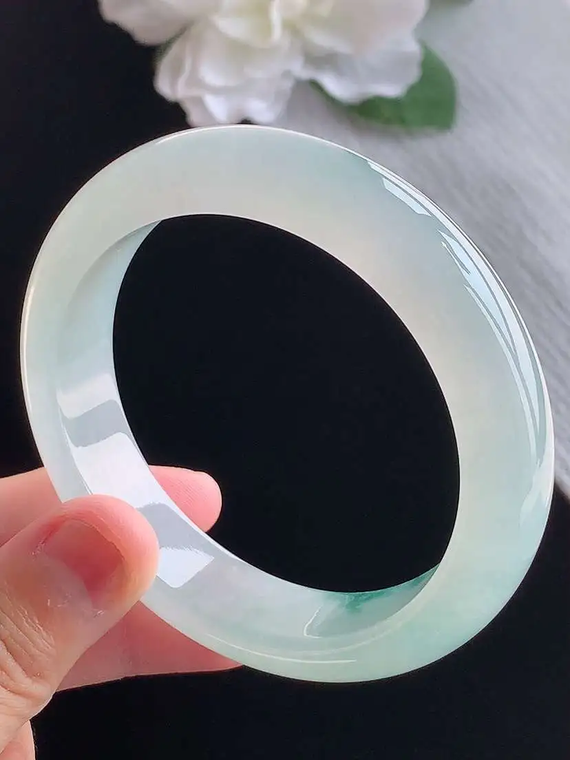a货翡翠老坑冰种飘花正装正圈手镯56-57圈口  尺寸56.5×13.8×8.8mm 重量68.56