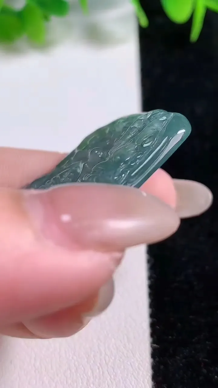 天然A货翡翠虚空藏菩萨吊坠，尺寸48.5-33-4.7，重:17.11g
10月16日