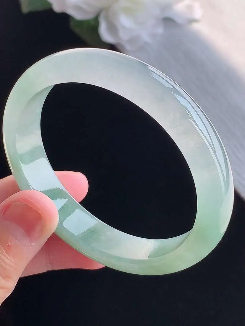 a货翡翠老坑冰种晴底贵妃手镯54-55圈口  尺寸54×47.5×12.3×7mm 重量44.20g 1015