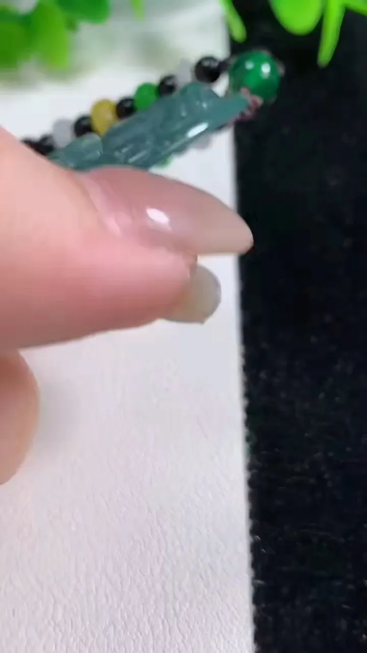天然A货翡翠蓝水大势至观音菩萨吊坠，尺寸47.6-31.2-6.6，重:23.83g
10月16日
